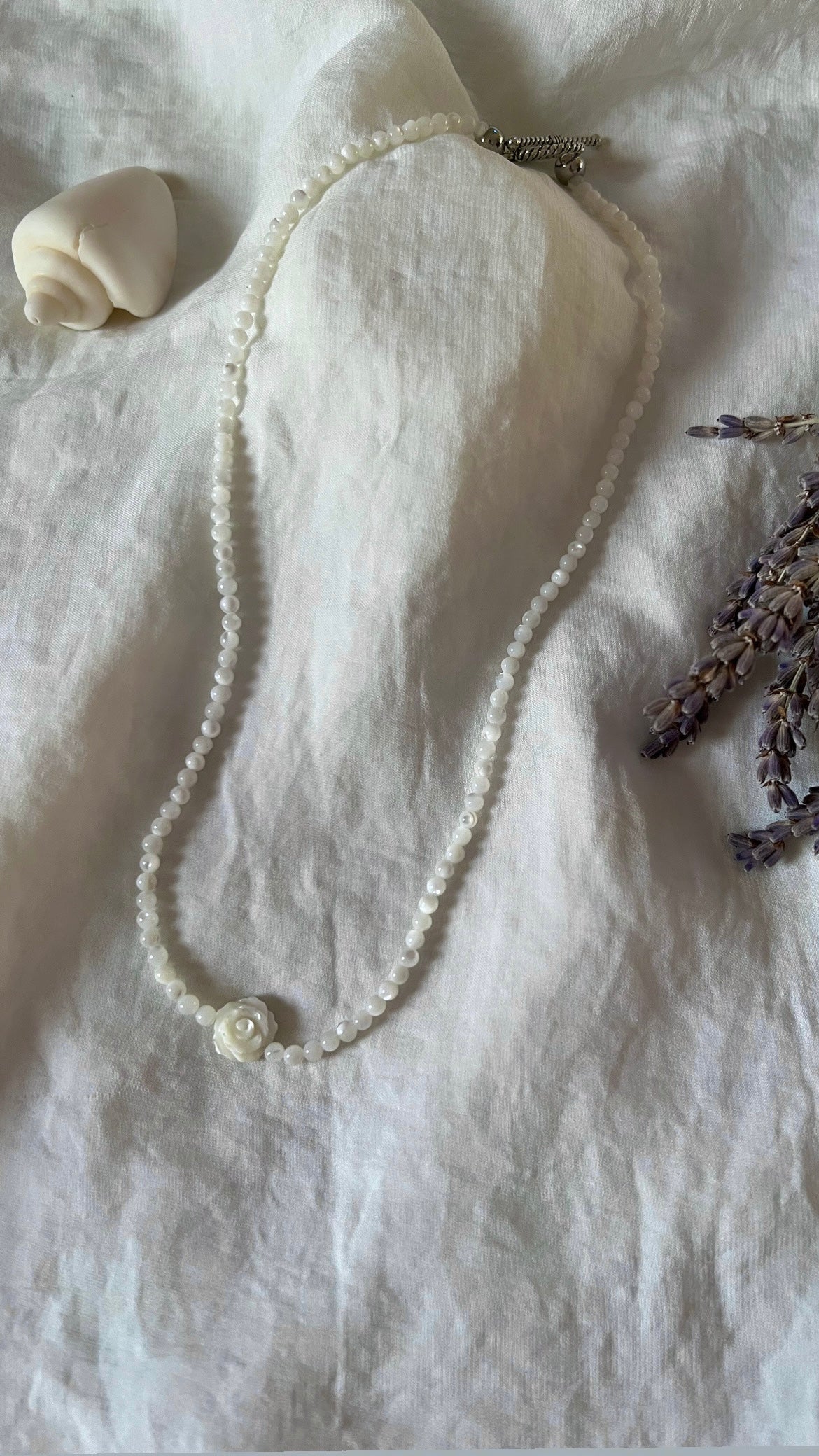 White Mother of Pearl with Rose - Necklace